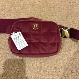 Everywhere lululemon velvet belt bag ( Quilted Velour)